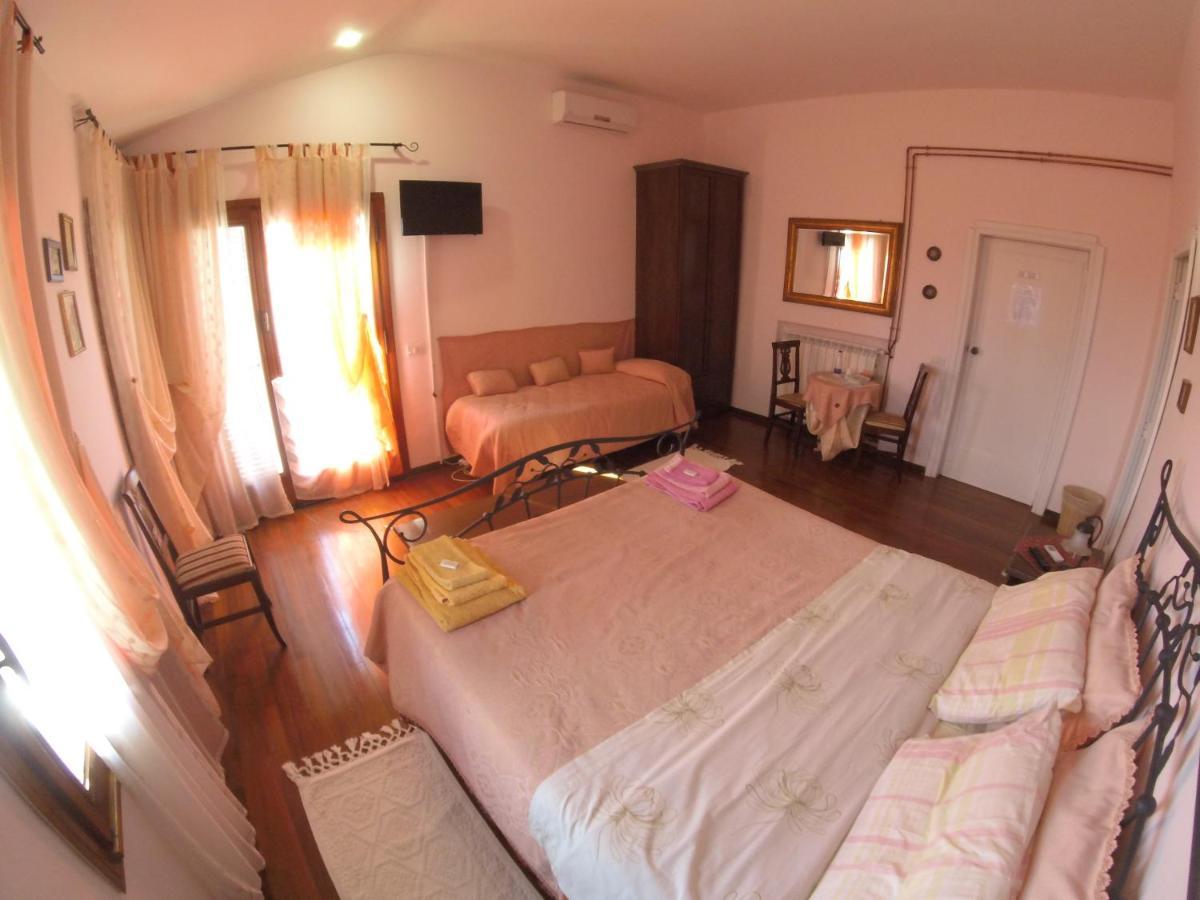 Guest House Villa Di Judighes เชร์เวเตรี ภายนอก รูปภาพ